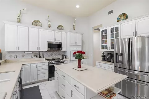 Kitchen - 468 E Keller Ct, Hernando, FL 34442 photo 3 of 5