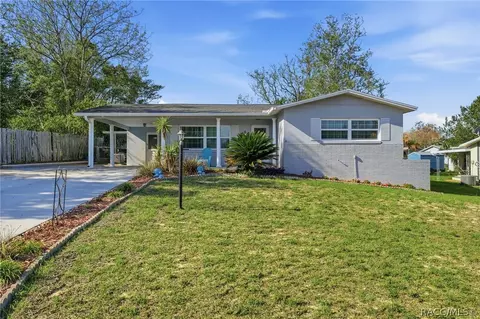 6 Oak Hollow Dr, Beverly Hills, FL 34465