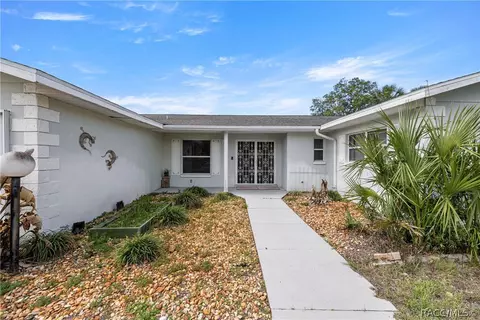 818 N Country Club Dr, Crystal River, FL 34429
