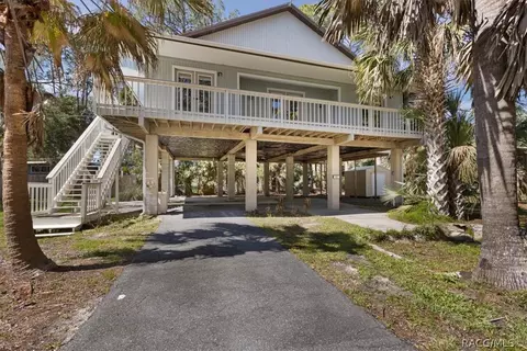 43 64th St, Yankeetown, FL 34498