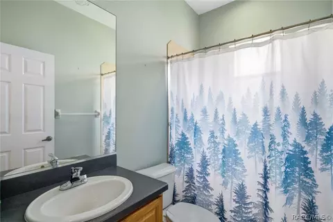 Bath - 635 W Doerr Path, Hernando, FL 34442 photo 2 of 2