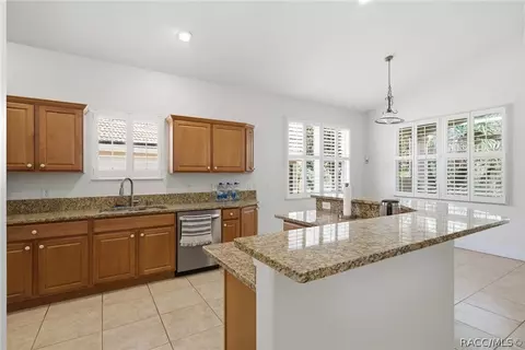 Kitchen - 635 W Doerr Path, Hernando, FL 34442 photo 2 of 6