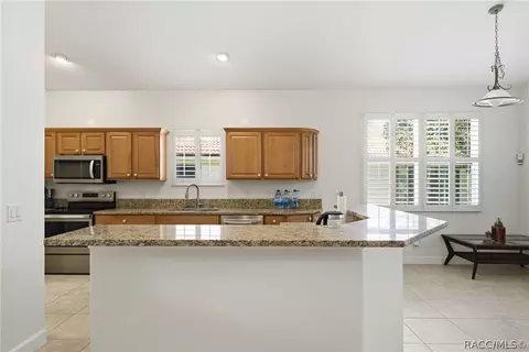 Kitchen - 635 W Doerr Path, Hernando, FL 34442 photo 4 of 6