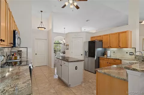 Kitchen - 4951 SW 154th Loop, Ocala, FL 34473 photo 4 of 5