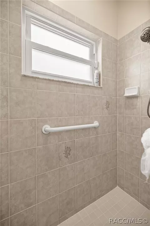 Bath - 847 W Silver Meadow Loop, Hernando, FL 34442 photo 4 of 5