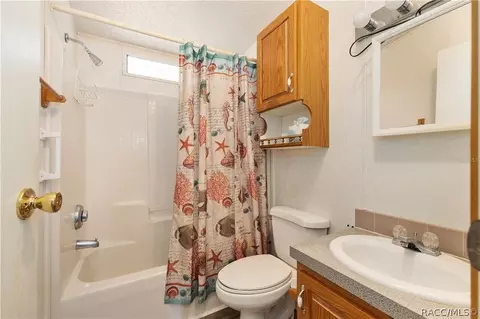 Bath - 2335 N Loma Pt, Hernando, FL 34442 photo 3 of 3