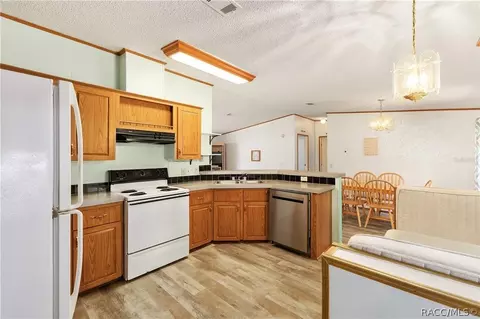 Kitchen - 2335 N Loma Pt, Hernando, FL 34442 photo 4 of 4