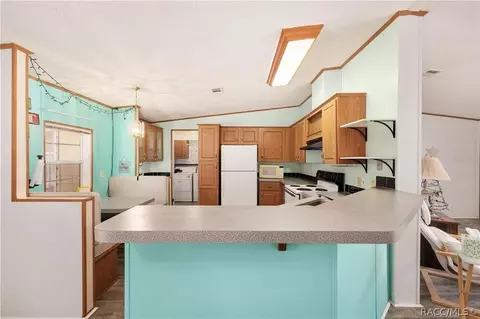 Kitchen - 2335 N Loma Pt, Hernando, FL 34442 photo 2 of 4