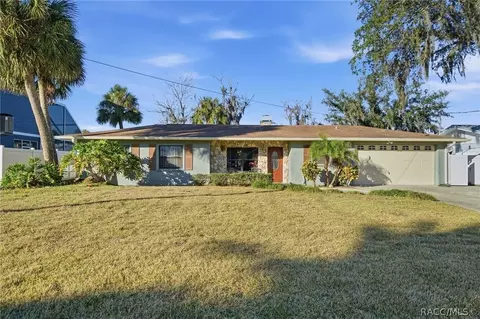 2051 NW 17th St, Crystal River, FL 34428