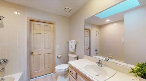 Bath - 489 E Falconry Ct, Hernando, FL 34442 photo 2 of 2
