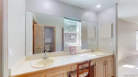 Bath - 489 E Falconry Ct, Hernando, FL 34442 photo 1 of 2
