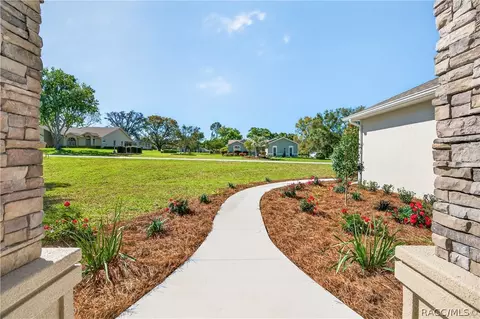207 E Dakota Ct, Hernando, FL 34442 photo 4