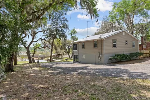 8911 S Lakeshore Dr, Floral City, FL 34436