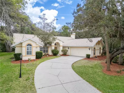 39 Pine Dr, Homosassa, FL 34446