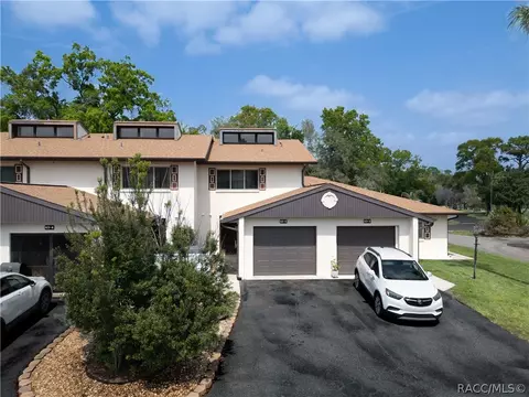 63 Douglas St #5, Homosassa, FL 34446
