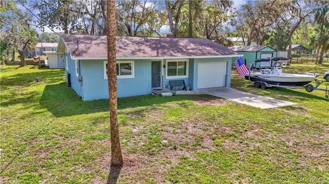17 Magnolia Ave, Yankeetown, FL 34498