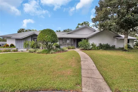 8 W Winged Foot Ct, Homosassa, FL 34446