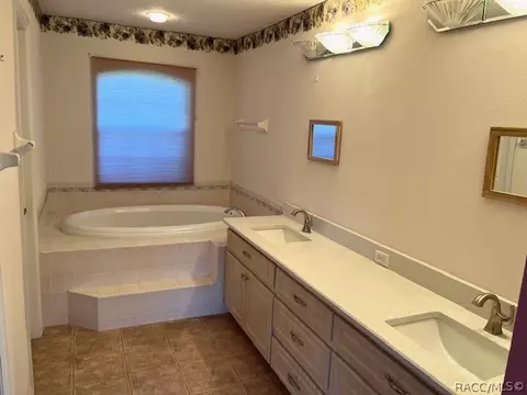 Bath - 675 E Charleston Ct, Hernando, FL 34442 photo 1 of 5