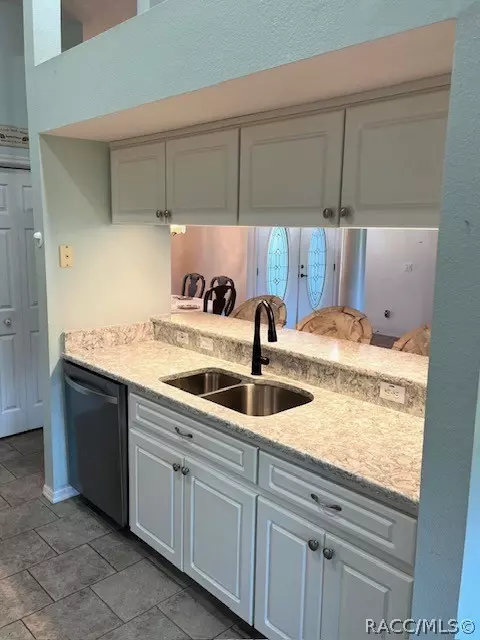 Kitchen - 675 E Charleston Ct, Hernando, FL 34442 photo 6 of 8