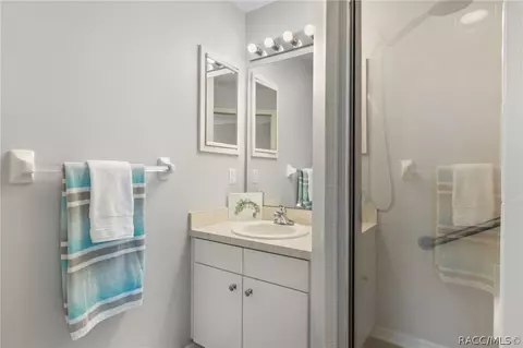 Bath - 6267 W Glynborne Loop, Crystal River, FL 34429 photo 3 of 3