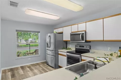 Kitchen - 6267 W Glynborne Loop, Crystal River, FL 34429 photo 2 of 2