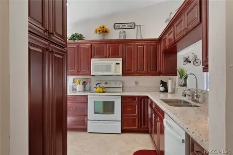 Kitchen - 1504 N Foxboro Loop, Crystal River, FL 34429 photo 1 of 3