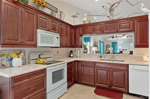 Kitchen - 1504 N Foxboro Loop, Crystal River, FL 34429 photo 2 of 3