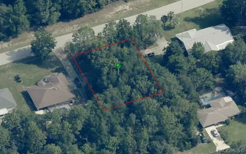 8049 N Golfview Dr, Citrus Springs, FL 34434
