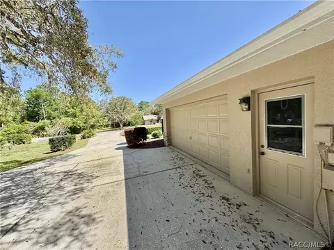Exterior - 604 W Massachusetts St, Hernando, FL 34442 photo 7 of 17