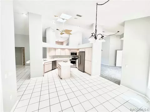 Kitchen - 604 W Massachusetts St, Hernando, FL 34442 photo 3 of 5
