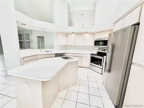 Kitchen - 604 W Massachusetts St, Hernando, FL 34442 photo 4 of 5
