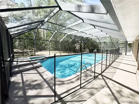Exterior - 604 W Massachusetts St, Hernando, FL 34442 photo 12 of 17