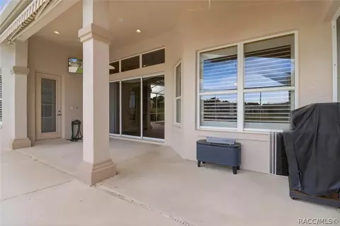 Exterior - 160 W Doerr Path, Hernando, FL 34442 photo 4 of 7