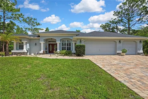 8 Pagoda Ct W, Homosassa, FL 34446