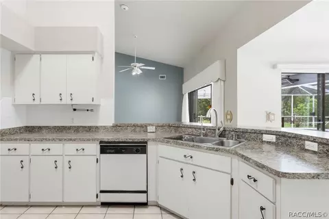 Kitchen - 794 E Reehill St, Lecanto, FL 34461 photo 2 of 3