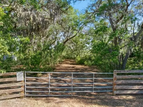 1465 S Surf Loop, Crystal River, FL 34429 photo 11