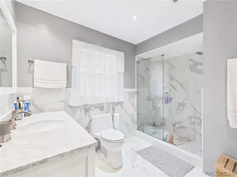 Bath - 650 E Dakota Ct, Hernando, FL 34442 photo 1 of 3
