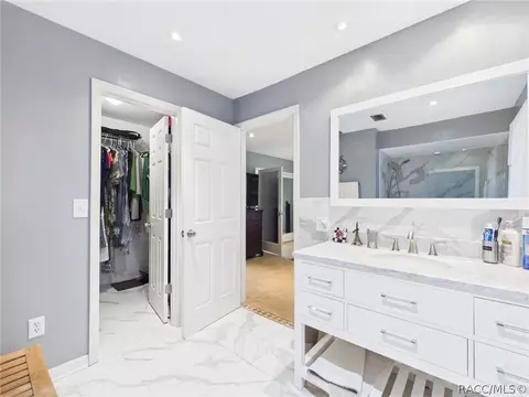 Bath - 650 E Dakota Ct, Hernando, FL 34442 photo 2 of 3