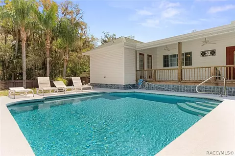 5447 S Boulevard Dr, Homosassa, FL 34448
