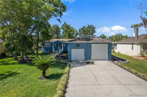 11430 W Waterway Dr, Homosassa, FL 34448