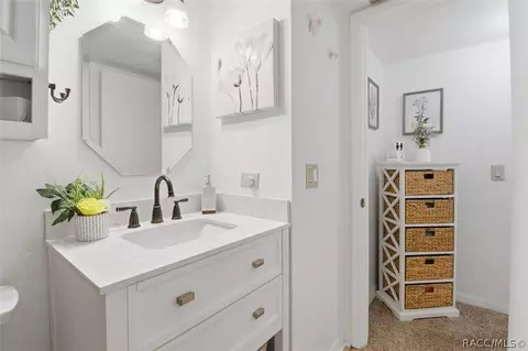 Bath - 115 E Hartford St #2A, Hernando, FL 34442 photo 2 of 4
