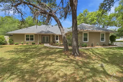 35 Douglas St, Homosassa, FL 34446