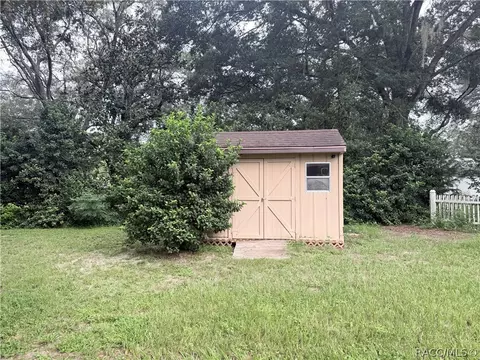 Exterior - 7120 N Croton Pt, Hernando, FL 34442 photo 6 of 11