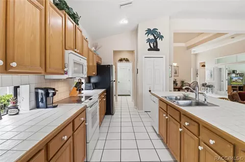 Kitchen - 3182 N Lambeth Path, Hernando, FL 34442 photo 3 of 5