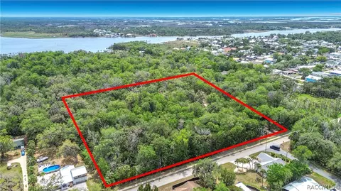 1670 NW 19th St, Crystal River, FL 34428