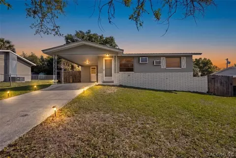 11 Polk St, Beverly Hills, FL 34465