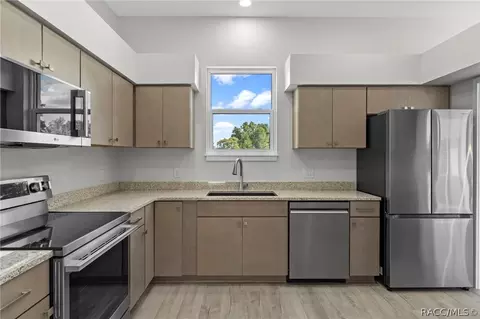 Kitchen - 494 E Charleston Ct, Hernando, FL 34442 photo 4 of 4