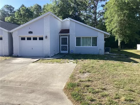 45 Jamaica St, Homosassa, FL 34446