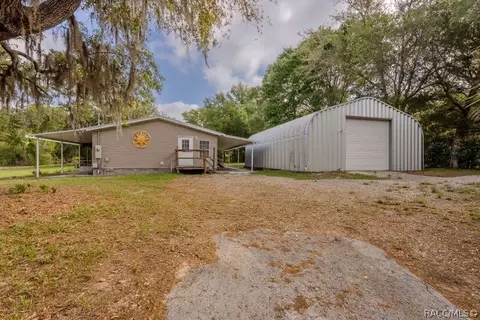 51 Palm Dr, Inglis, FL 34449