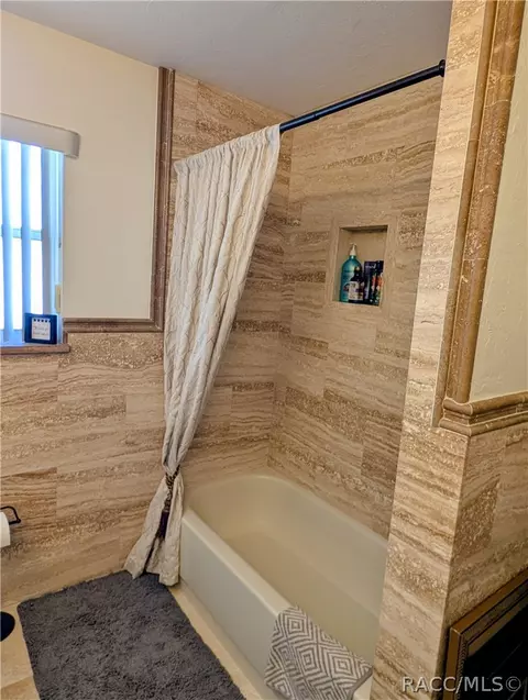 Bath - 1235 E Hartford St, Hernando, FL 34442 photo 3 of 9